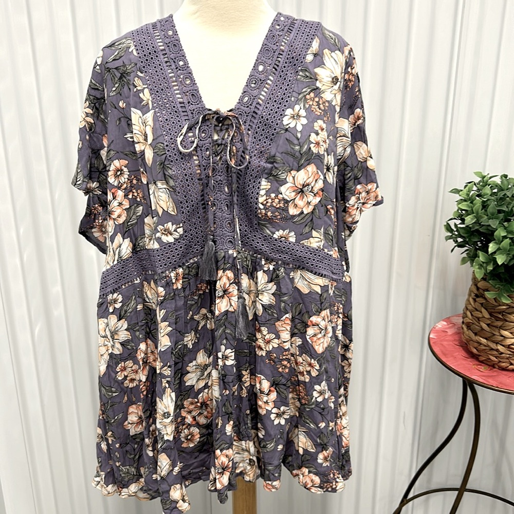 NWT two Torrid short sleeved floral blouses - Picture 9 of 15